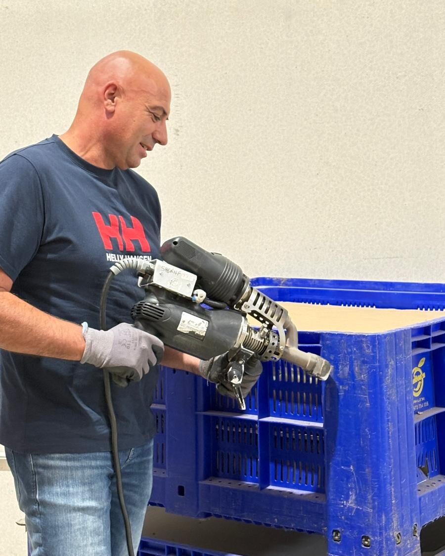 Carlos Burgués: «Reparar el plástico puede suponer hasta un 70% de ahorro respecto a la fabricación de una pieza nueva»