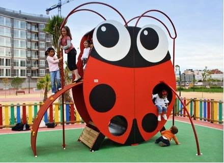 Un parque infantil con «bichos»