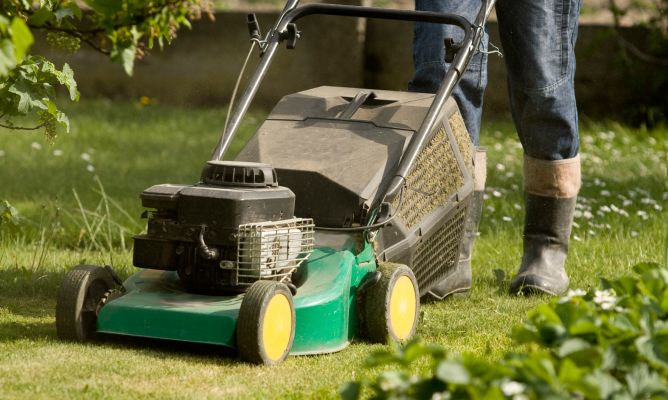 Herramientas para trabajar el jardín, cortacesped