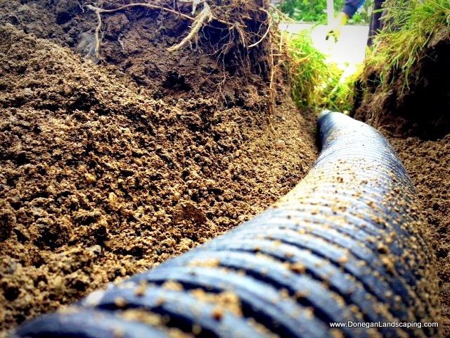 mejorar el drenaje del jardín, tubos
