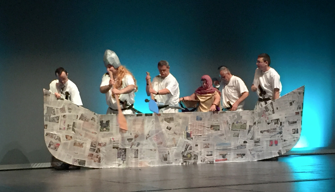 Els actors i actrius del Centre Ocupacional de la Fundació ILERSIS deliten al públic amb la representació d''Ulisses'