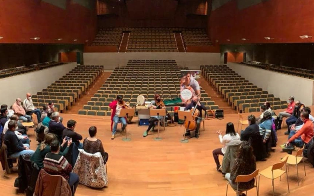 Deu persones d’Ilersis gaudim d”Un matí d’orquestra’ amb l’Orquestra Julià Carbonell