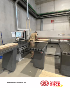 Nova màquina de tall seccionadora per a l’àrea de fusteria