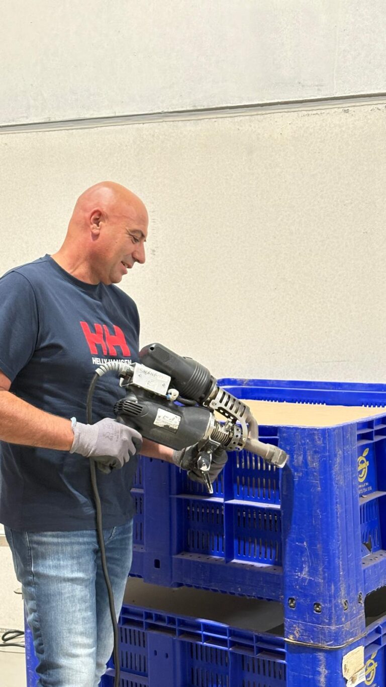 Carlos Burgués: «Reparar el plástico puede suponer hasta un 70% de ahorro respecto a la fabricación de una pieza nueva»