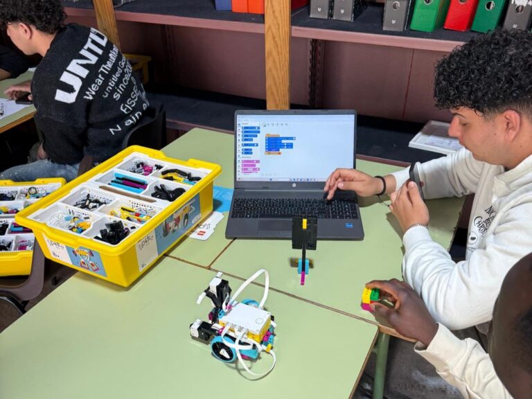 Activa Ilersis utiliza la robótica como herramienta de aprendizaje